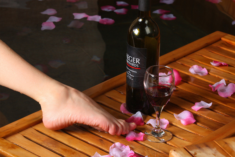 泡温泉可以改善精神状态.